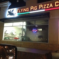 Снимок сделан в Flying Pig Pizza Co. пользователем Frankie C. 11/25/2012
