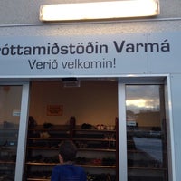 Photo taken at Íþróttamiðstöðin Varmá by Ingi Freyr on 11/8/2013
