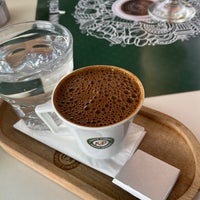 รูปภาพถ่ายที่ Kahve Durağı โดย Irina C. เมื่อ 10/19/2020