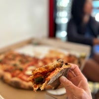 Foto tirada no(a) Post Alley Pizza por D L. em 7/31/2023