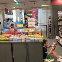 Photo taken at Popular Bookstore by D L. on 9/22/2020