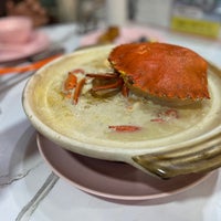 Photo taken at 龍海鮮螃蟹王 Mellben Seafood by D L. on 7/6/2022