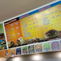 รูปภาพถ่ายที่ Burritos Chostomo โดย E Y. เมื่อ 2/7/2020