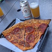 7/24/2022 tarihinde Ben F.ziyaretçi tarafından Rotten City Pizza'de çekilen fotoğraf