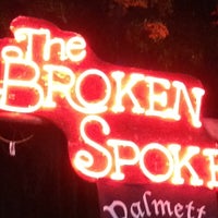 Foto tirada no(a) Broken Spoke Saloon por James K. em 3/16/2013