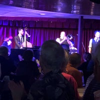 Photo prise au Crooners Lounge and Supper Club par Kittie F. le8/10/2018