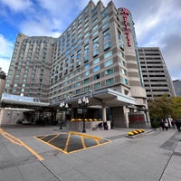 Foto tirada no(a) Marriott Downtown at CF Toronto Eaton Centre por R C. em 10/21/2023