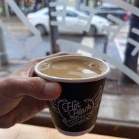 10/26/2023 tarihinde R C.ziyaretçi tarafından HotBlack Coffee'de çekilen fotoğraf