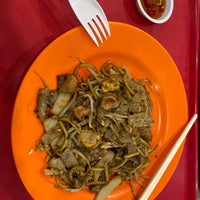 Photo taken at Tiong Bahru Fried Kway Teow by R C. on 2/22/2020