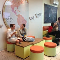 รูปภาพถ่ายที่ Tutti Frutti Frozen Yogurt โดย Kevin W. เมื่อ 8/2/2013