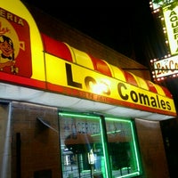 10/31/2012 tarihinde Eddie J.ziyaretçi tarafından Taqueria Los Comales Logan Square'de çekilen fotoğraf
