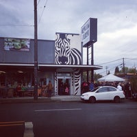 10/8/2013에 Natalie님이 Green Zebra Grocery에서 찍은 사진