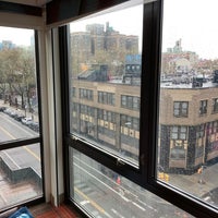 Снимок сделан в EVEN Hotel Brooklyn, an IHG Hotel пользователем John M. 4/19/2022