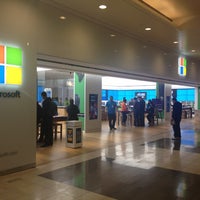Photo taken at Microsoft Store by Winnie L. on 4/28/2013