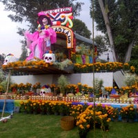 Photo taken at Rotonda De Los Personajes Ilustres De Xochimilco by Ivan C. on 10/31/2012