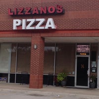 10/26/2013에 Christine S.님이 Lizzano&amp;#39;s Pizza에서 찍은 사진