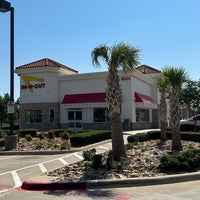 Photo taken at In-N-Out Burger by Duane on 6/27/2023