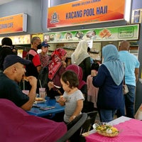 Photo taken at Gerai Makanan Kacang Pool Haji by Mohd on 6/6/2022