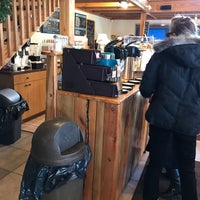 Foto diambil di Lakeshore Coffee &amp;amp; Specialties oleh Ryan E. pada 12/29/2016
