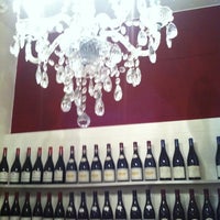 รูปภาพถ่ายที่ Champagne Characters Tagesbar &amp;amp; Boutique โดย Kai S. เมื่อ 11/2/2012