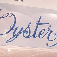 Foto tirada no(a) Oyster Bar por Oyster Bar em 7/4/2016