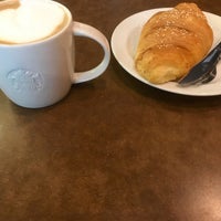 Photo taken at Starbucks by Кос М. on 7/11/2018