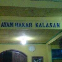 Photo taken at Ayam Bakar Kalasan Sanjaya by Hary Edgar D. on 12/21/2012