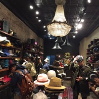 12/26/2015 tarihinde Ioannis I.ziyaretçi tarafından Goorin Bros. Hat Shop - Williamsburg'de çekilen fotoğraf