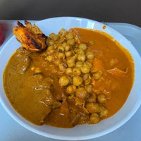 Снимок сделан в Bombay&amp;#39;s Indian Restaurant пользователем Mike P. 10/9/2020