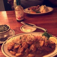 Foto diambil di RT&amp;#39;s Restaurant oleh Brittany M. pada 6/28/2016