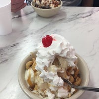 Photo taken at Mary Coyle Ol Fashion Ice Cream by Christopher G. on 7/16/2017