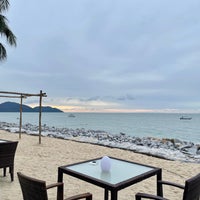 Photo taken at Shangri-La&amp;#39;s Rasa Sayang Resort &amp;amp; Spa by Tien S. on 11/18/2023