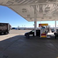 Foto tirada no(a) Shell Gas Station por Shawn S. em 3/29/2019