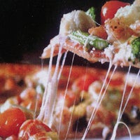 Foto tomada en Tutto Pizzas  por Sabor &amp;amp; S. el 10/18/2012