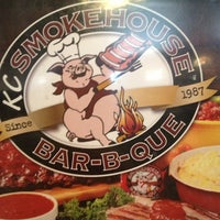 Foto scattata a Smokehouse Barbecue-Gladstone Mo da Randy G. il 6/4/2013