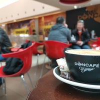 รูปภาพถ่ายที่ Doncafé โดย Gábor N. เมื่อ 3/19/2019