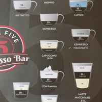 Foto tirada no(a) Cafe Five por Gábor N. em 6/9/2017