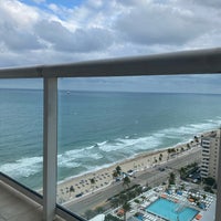 Foto tirada no(a) Hilton Fort Lauderdale Beach Resort por Stacy 😁 C. em 1/28/2023