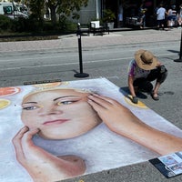 Foto scattata a Street Painting Festival in Lake Worth, FL da Stacy 😁 C. il 2/27/2022