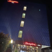 รูปภาพถ่ายที่ Hampton by Hilton โดย Kenan เมื่อ 7/3/2023