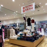 Photo taken at UNIQLO by 帰ってきた単身赴任 on 8/24/2022