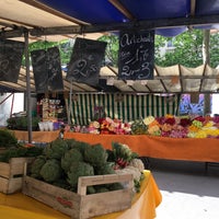 Photo taken at Marché Daumesnil by Richard Y. on 6/6/2017