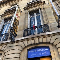 Photo taken at Galeries du Panthéon bouddhique - Hôtel Heidelbach by Richard Y. on 2/18/2018