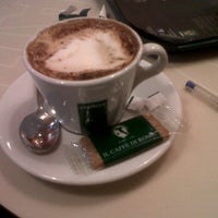 รูปภาพถ่ายที่ Il Caffè di Roma โดย Anika G. เมื่อ 10/18/2012