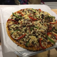 2/25/2017にMichael O.がYellow Cab Pizza Co.で撮った写真