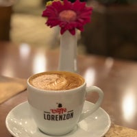 รูปภาพถ่ายที่ Caffè Lorenzon โดย Cristian M. เมื่อ 3/24/2019