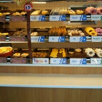 Photo taken at Mister Donut @  ปั๊มน้ำมันบางจาก by Krichanat M. on 9/19/2012