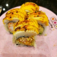 Снимок сделан в Sushi + Rotary Sushi Bar пользователем Jamie B. 11/29/2021