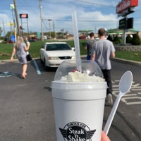 Photo taken at Steak &amp;#39;n Shake by Jenny L. on 4/22/2019