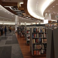 Books Kinokuniya وسط مدينة دبي The Dubai Mall